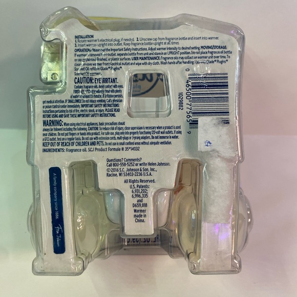 Glade Plugins Scented Oil Cashmere Woods Scent Warmer and 2 Refills - Picture 2 of 4